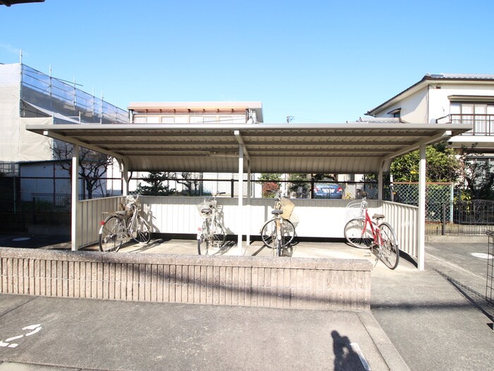 物件外観写真3　(駐輪場)