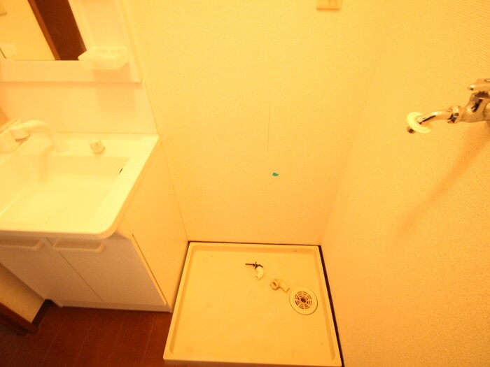 物件内観写真16　(洗濯機置場)