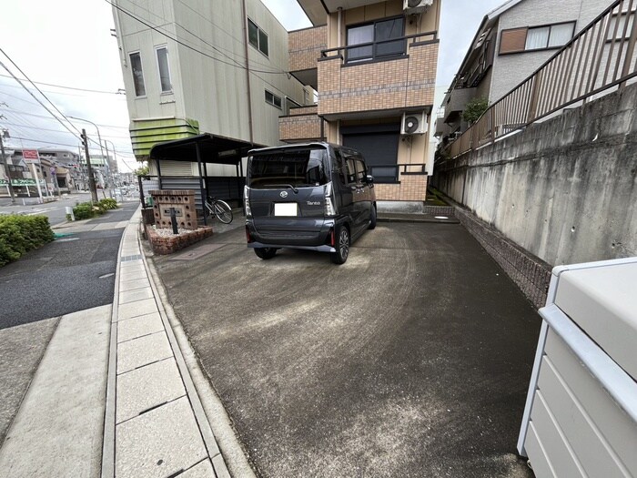 物件外観写真6　(駐車場)