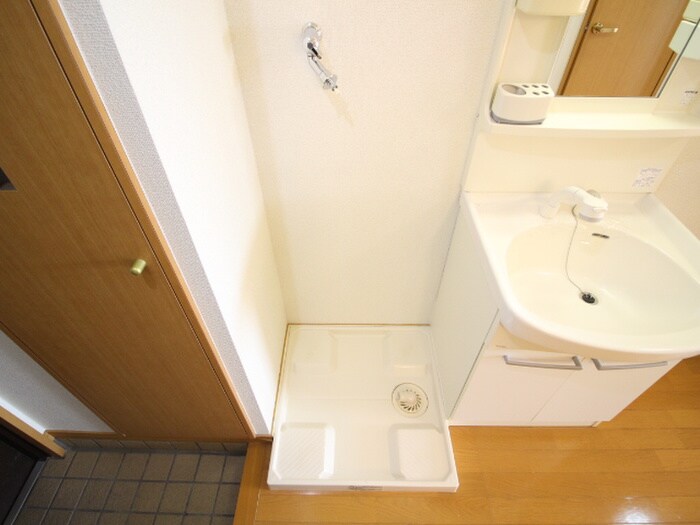 物件内観写真12　(洗濯機置場)