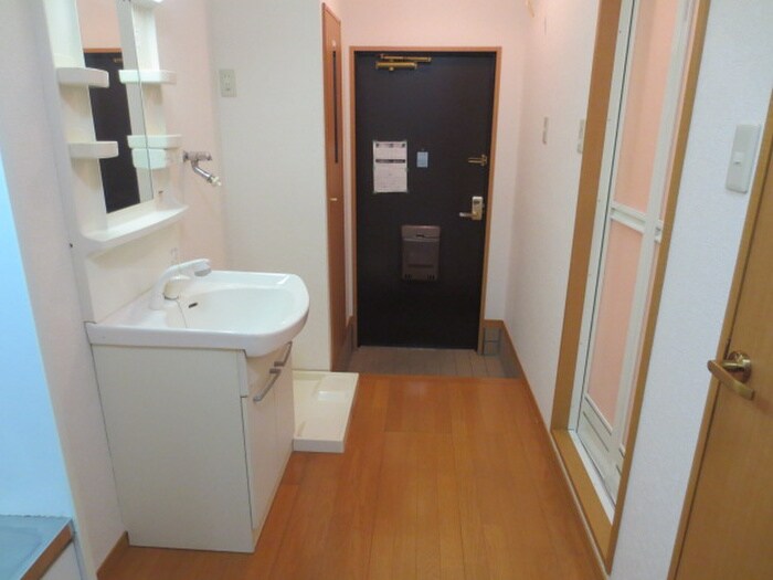 物件内観写真16　(玄関)