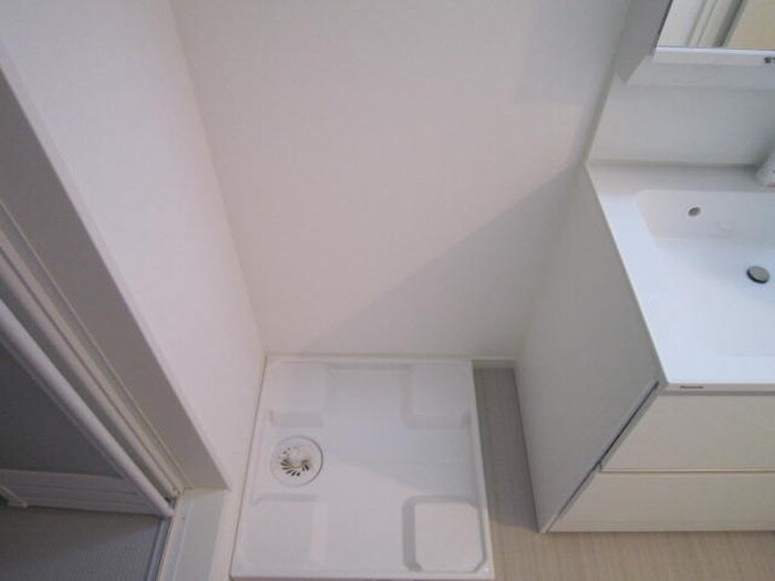 物件内観写真10　(洗濯機置場)