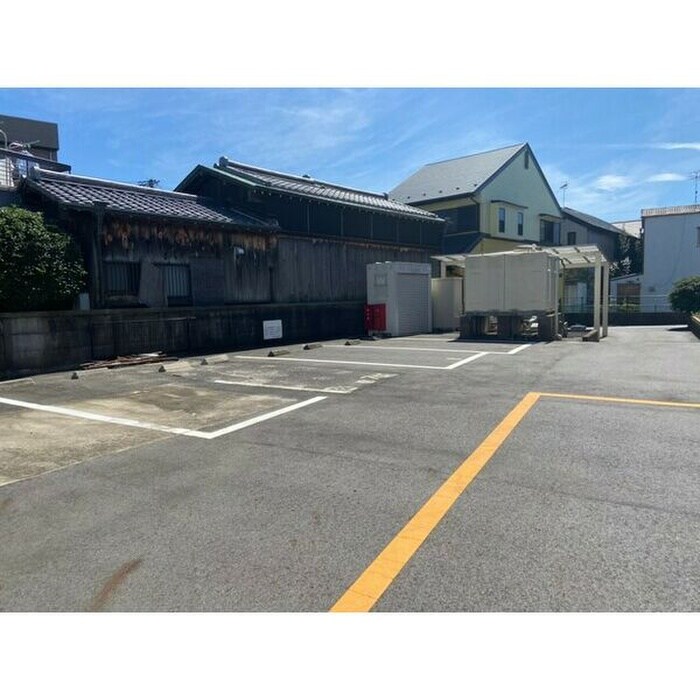 物件外観写真3　(駐車場)