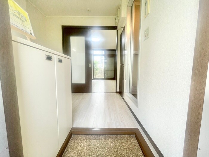 物件内観写真12　(玄関)