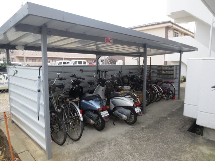 物件外観写真3　(駐輪場)