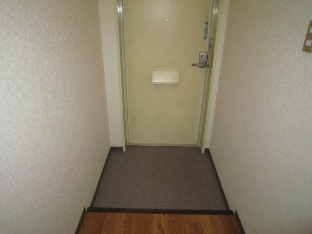 物件内観写真16　(玄関)