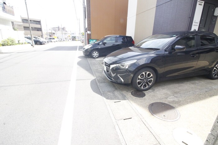 物件外観写真6　(駐車場)