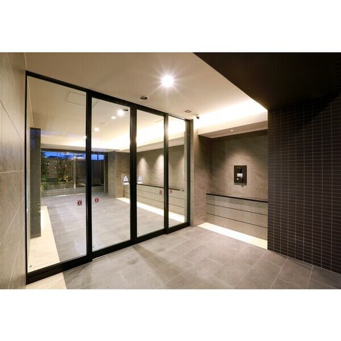 物件外観写真3　(エントランス部分)