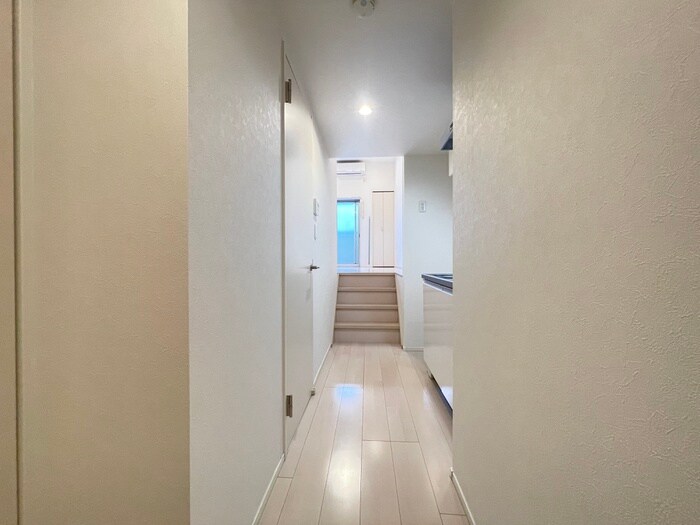 物件内観写真17　(廊下)