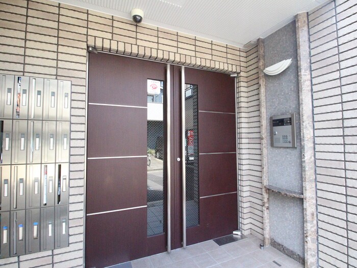 物件外観写真2　(エントランス部分)