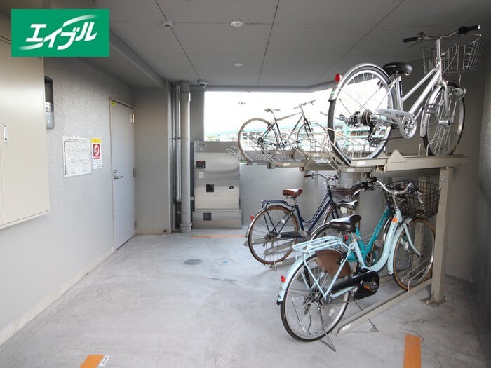 物件外観写真3　(駐輪場)