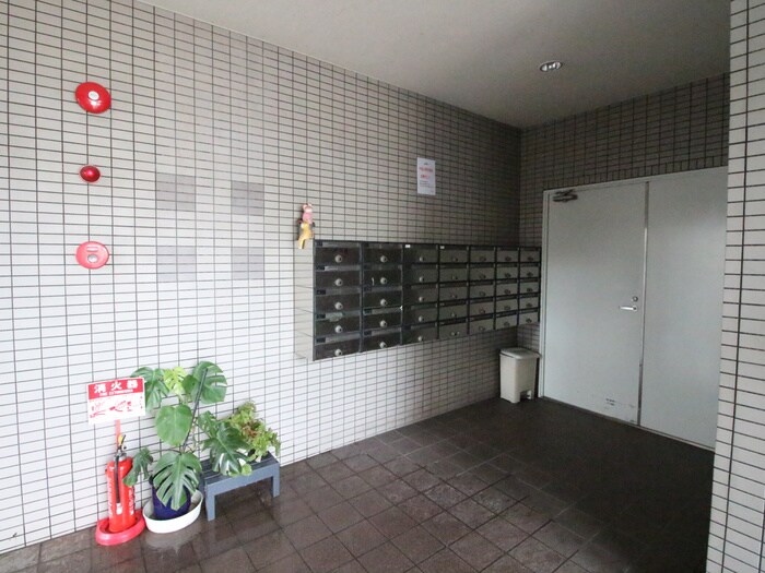 物件外観写真4　(エントランス部分)