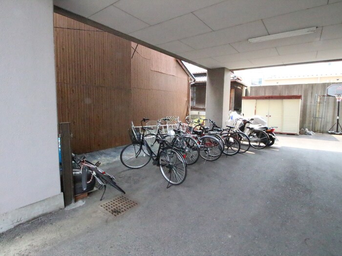 物件外観写真5　(駐輪場)