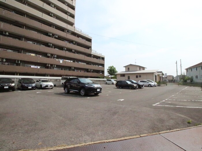 物件外観写真6　(駐車場)