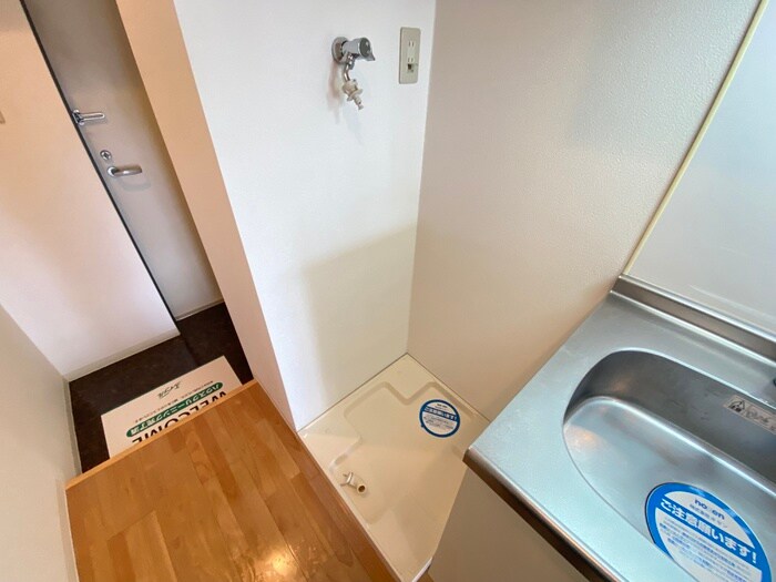 物件内観写真14　(洗濯機置場)