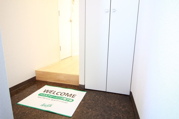 物件内観写真17　(玄関)