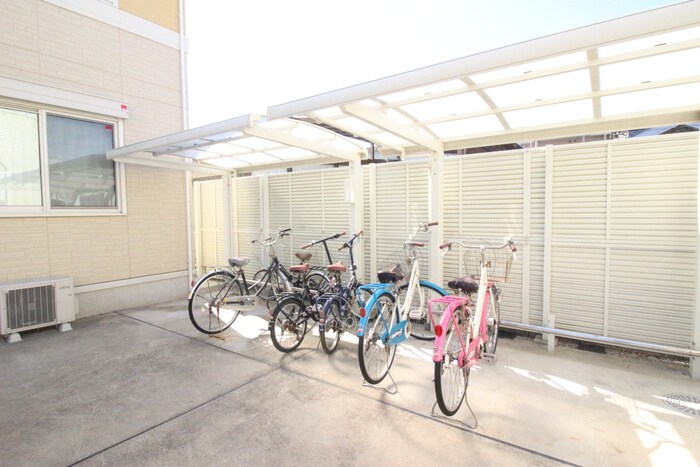 物件外観写真6　(駐輪場)