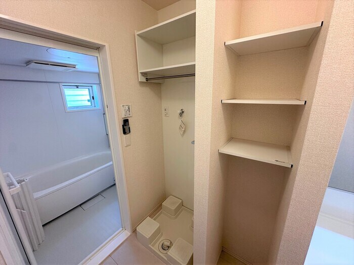 物件内観写真13　(洗濯機置場)