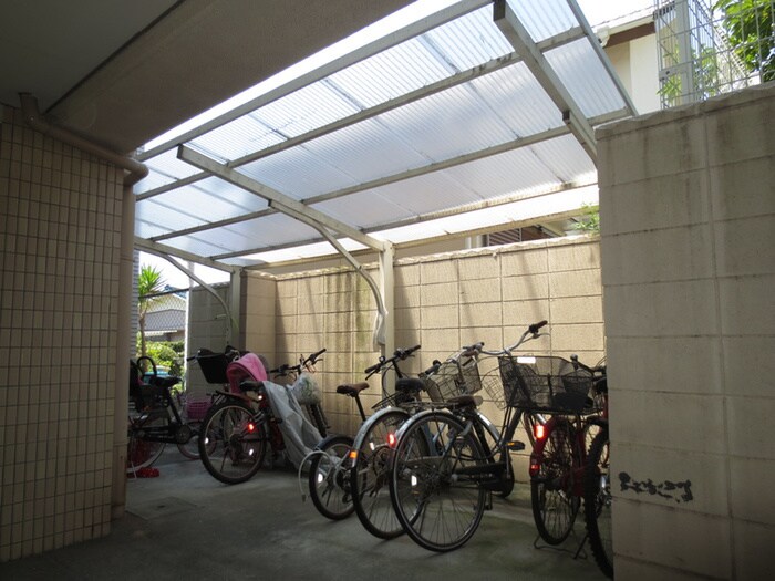 物件外観写真5　(駐輪場)