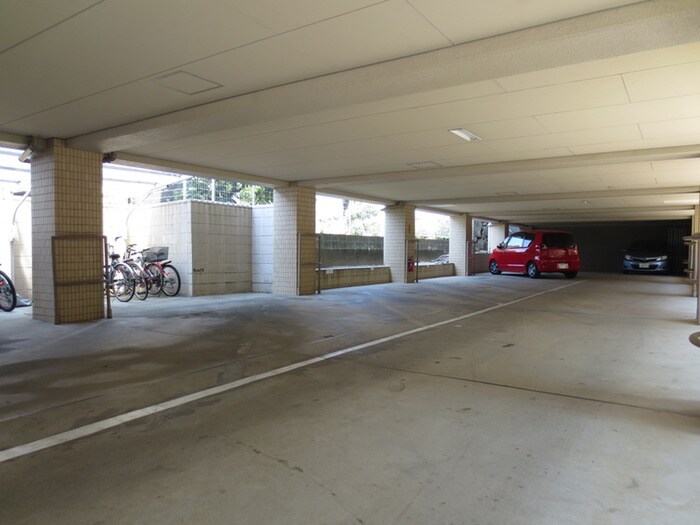 物件外観写真6　(駐車場)