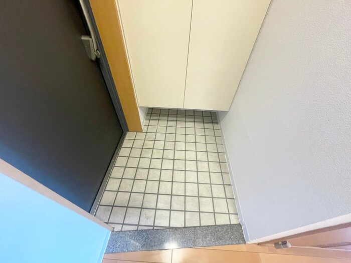 物件内観写真16　(玄関)