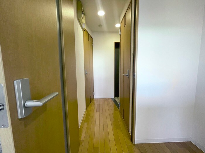 物件内観写真18　(廊下)