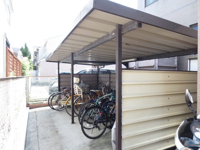 物件外観写真3　(駐輪場)