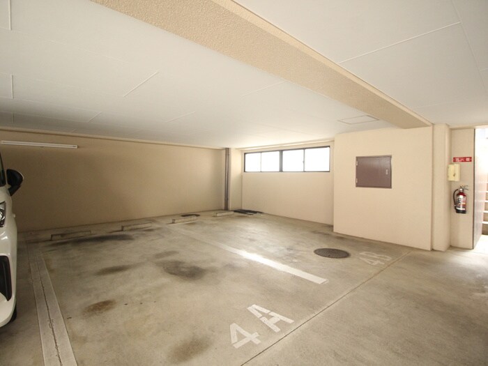 物件外観写真5　(駐車場)