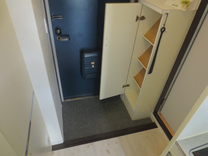 物件内観写真8　(靴箱)