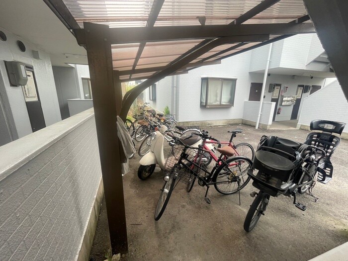 物件外観写真6　(駐輪場)
