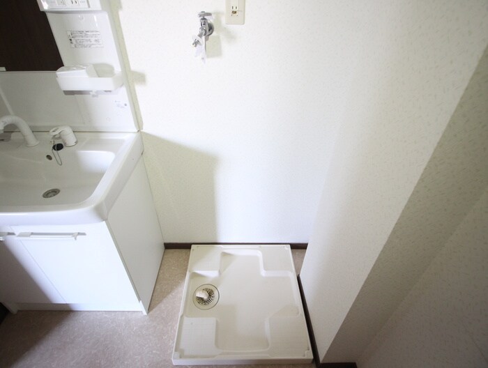 物件内観写真15　(洗濯機置場)