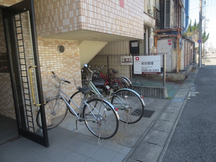 物件外観写真5　(駐輪場)