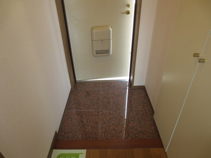 物件内観写真18　(玄関)
