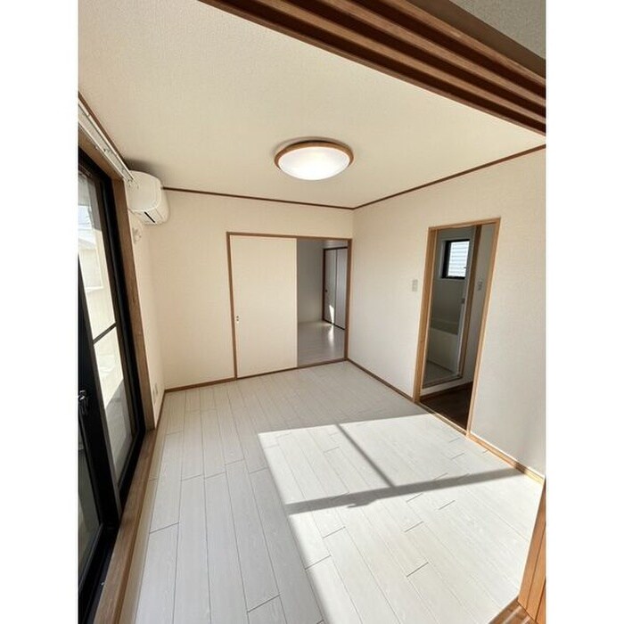 物件内観写真3　(居室)