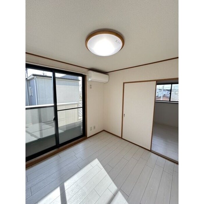 物件内観写真4　(居室)