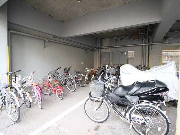 物件外観写真5　(駐輪場)
