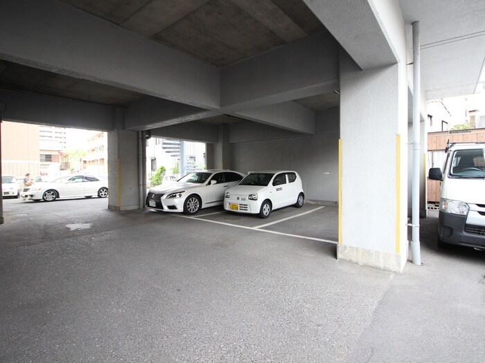 物件外観写真6　(駐車場)
