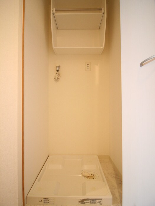 物件内観写真10　(洗濯機置場)