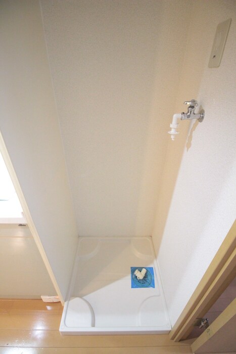 物件内観写真10　(洗濯機置場)