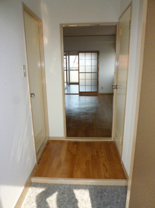 物件内観写真3　(玄関)