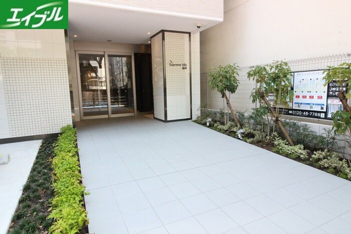 物件外観写真2　(エントランス部分)