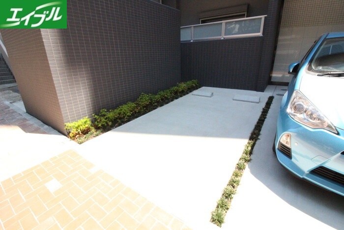 物件外観写真6　(駐車場)