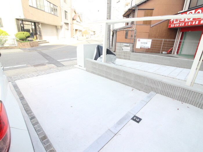 物件外観写真4　(駐車場)