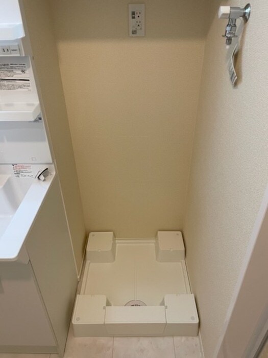 物件内観写真12　(洗濯機置場)