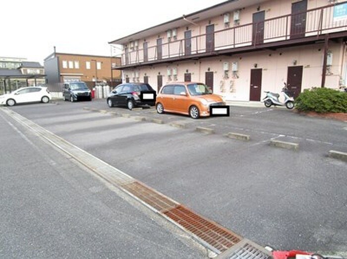 物件外観写真5　(駐車場)