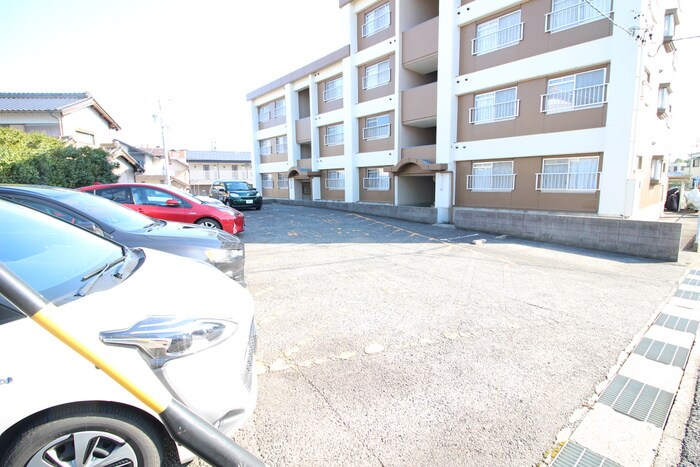 物件外観写真4　(駐車場)
