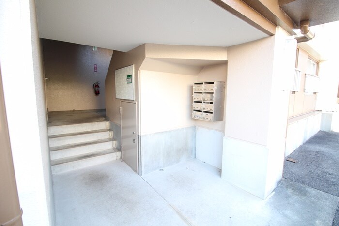 物件外観写真5　(エントランス部分)