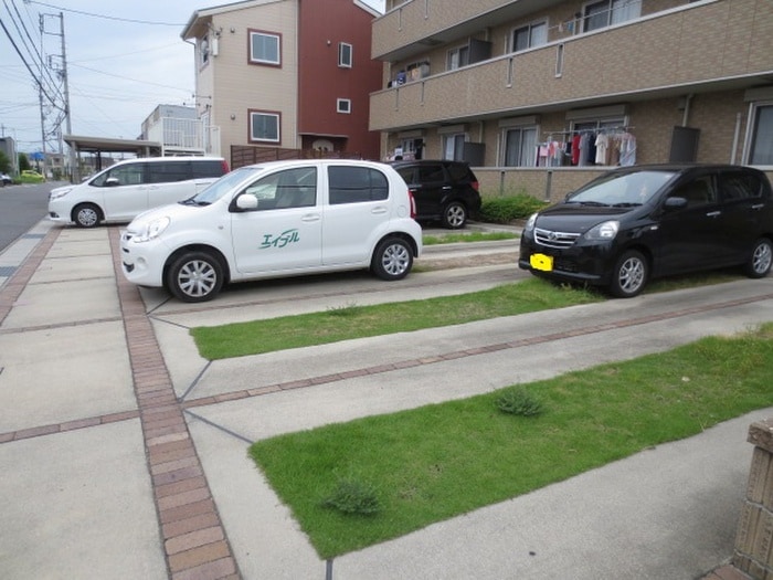 物件外観写真6　(駐車場)