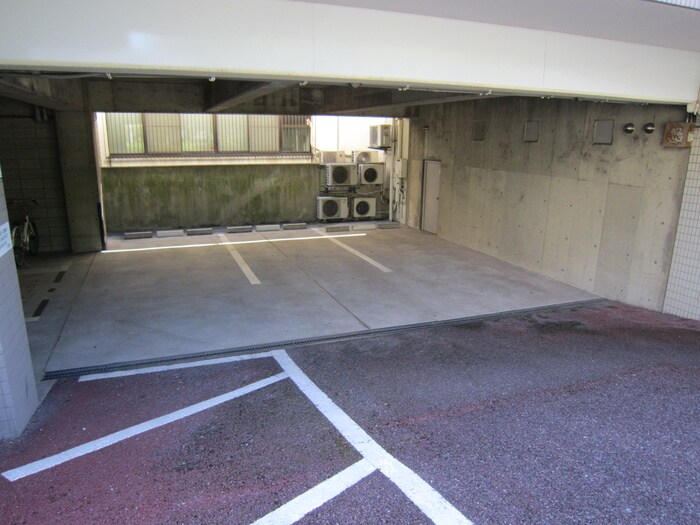 物件外観写真3　(駐車場)