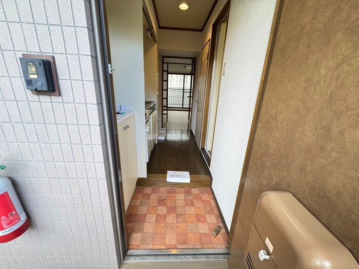 物件内観写真18　(玄関)